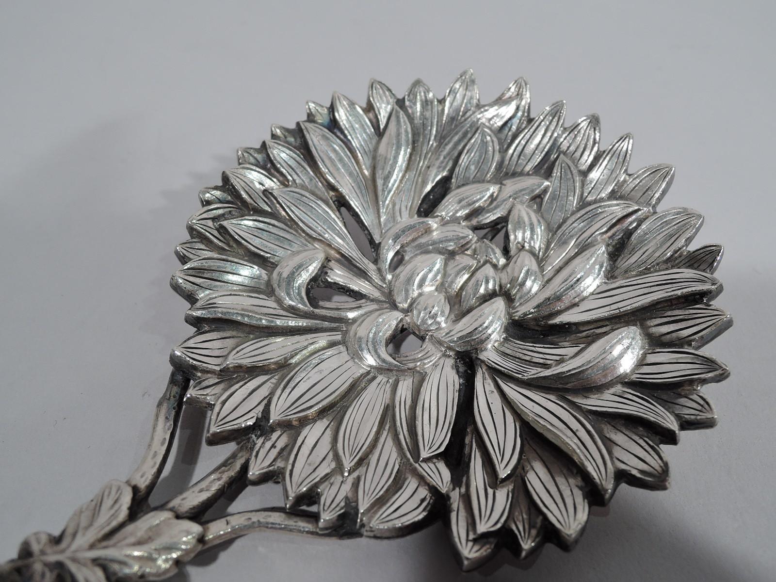 Antique Meiji-Era Japanese Silver Chrysanthemum Serving Spoon In Excellent Condition In New York, NY