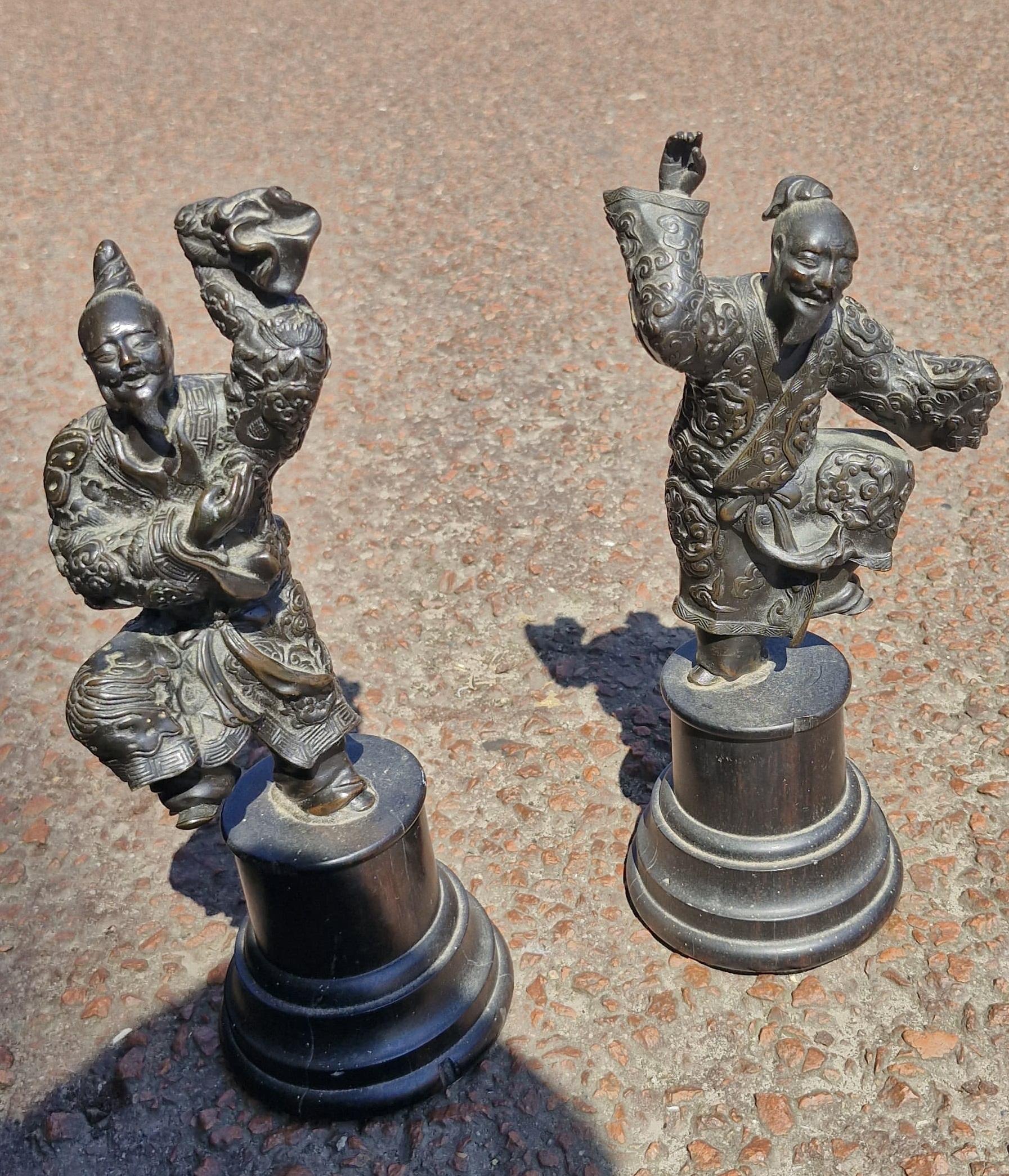 Antique Meiji Japanese Bronze Figures Dancing Man in Chinese Style In Excellent Condition For Sale In Amsterdam, Noord Holland