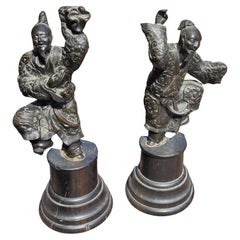 Antico bronzo giapponese Meiji con figure di uomo danzante in stile cinese