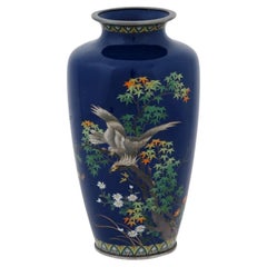 Ancien vase japonais Meiji en argent émaillé bleu cloisonné avec aigle signé Inaba