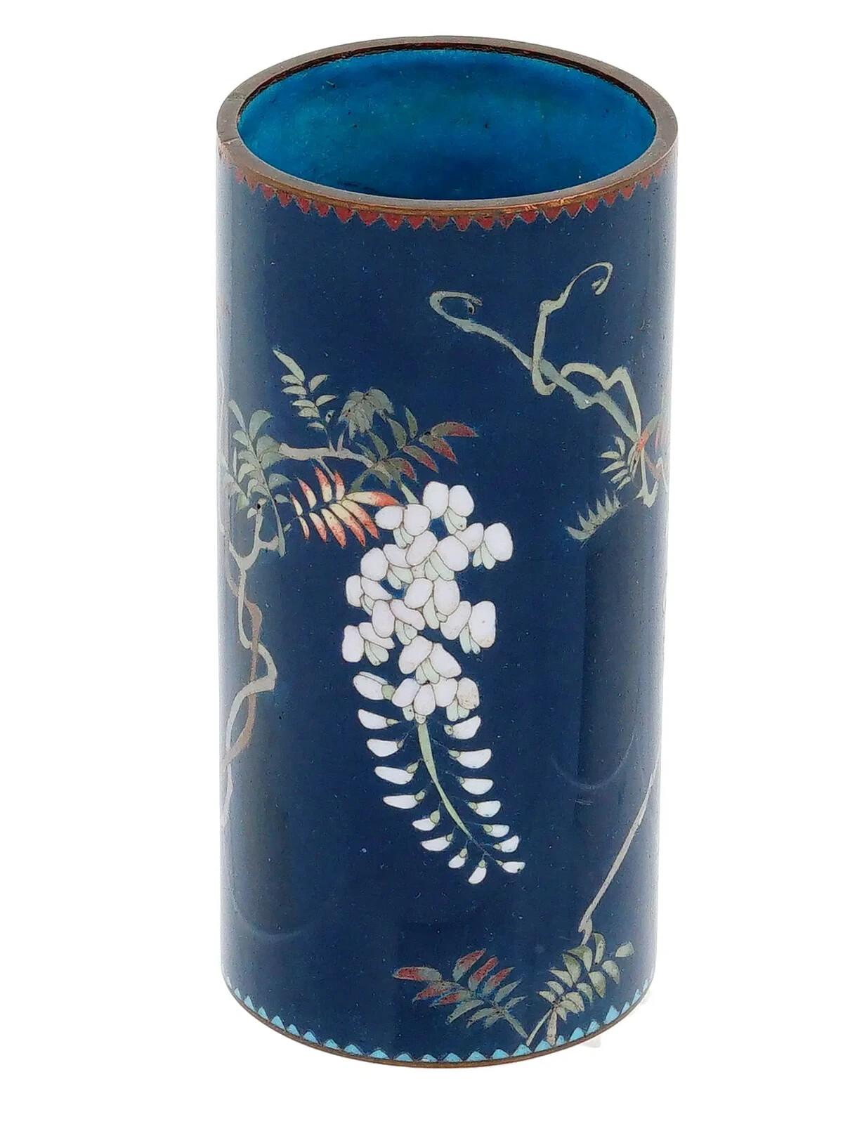 Cloisonné Antico vaso Meiji giapponese in smalto cloisonne blu Uccelli in un albero di glicine Goto in vendita