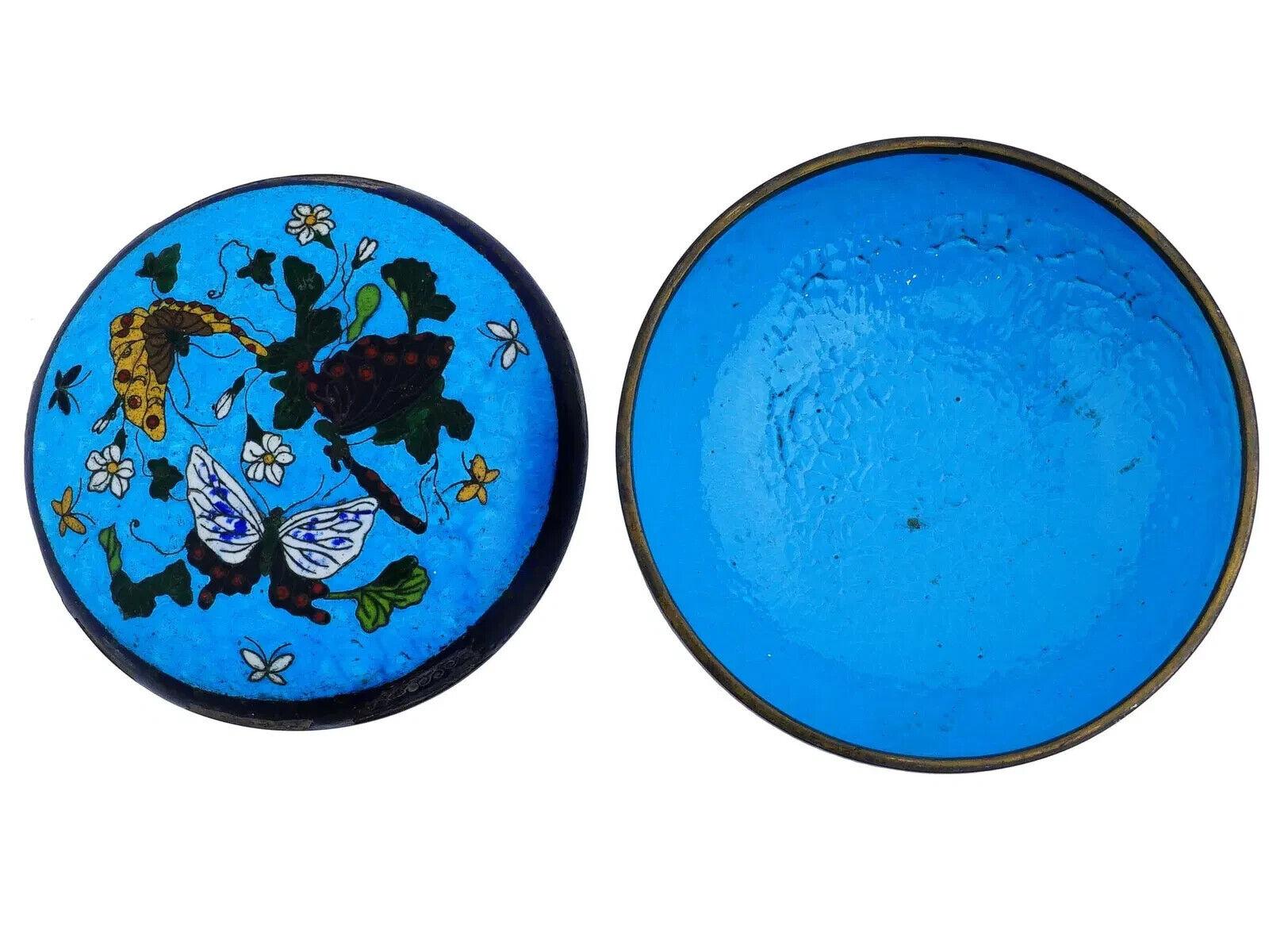 Antiguo estuche Kogo japonés Meiji con esmalte de cloisonné y diseño de mariposa en venta 1