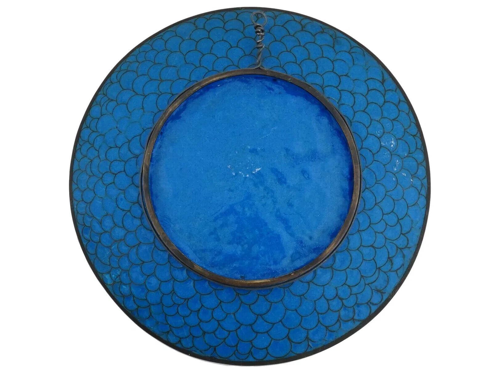 Antiguo Plato Japonés Meiji de Cloisonné y Esmalte Mariposa en Bueno estado para la venta en New York, NY
