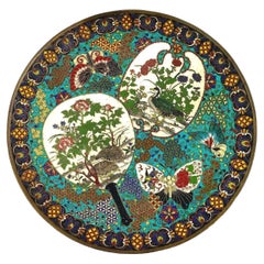 Ancienne assiette japonaise Meiji en émail cloisonné à motif géométrique papillon