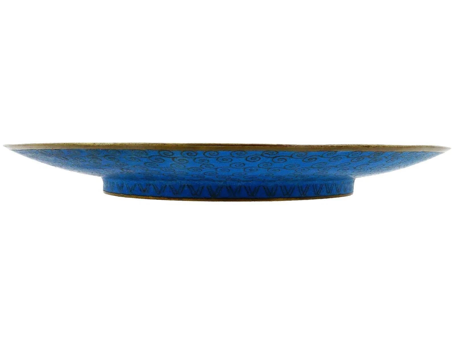 Japonais Ancienne assiette japonaise Meiji en émail cloisonné avec éventail, scène de jour et de nuit en vente