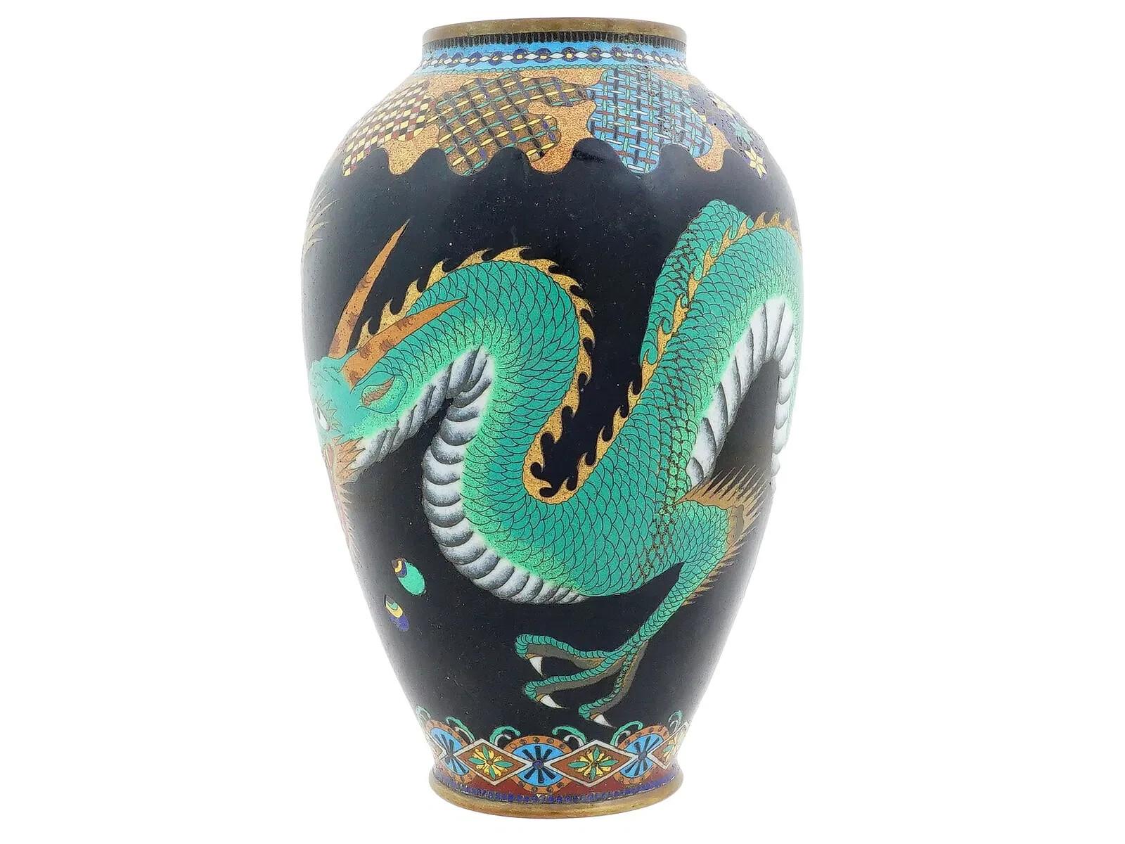 Cloisonné Antico vaso giapponese Meiji con smalto cloisonne e drago verde a motivi geometrici in vendita