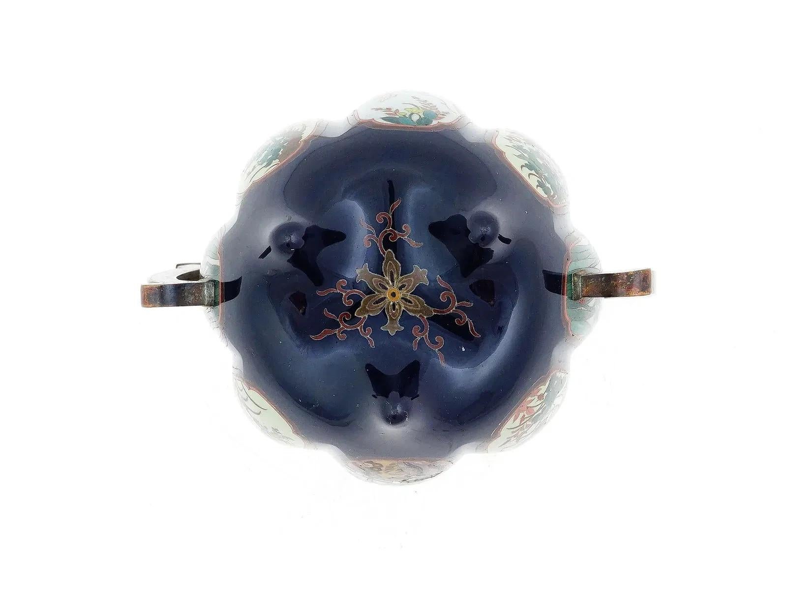 Antiguo tarro japonés Meiji con asa de esmalte cloisonné atribuido a OTA KICHISABURO Cloissoné en venta