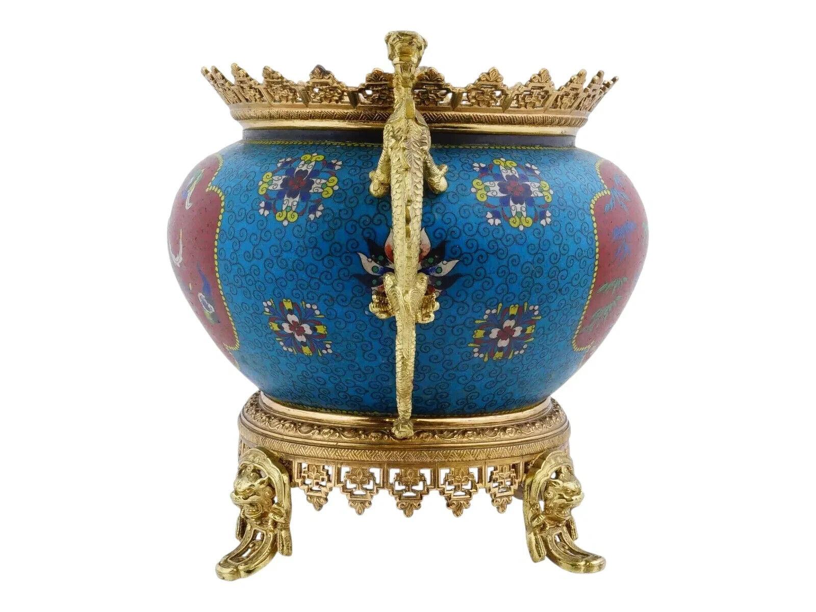 Giapponese Antico giardino giapponese Meiji in smalto cloisonne con draghi in bronzo in vendita