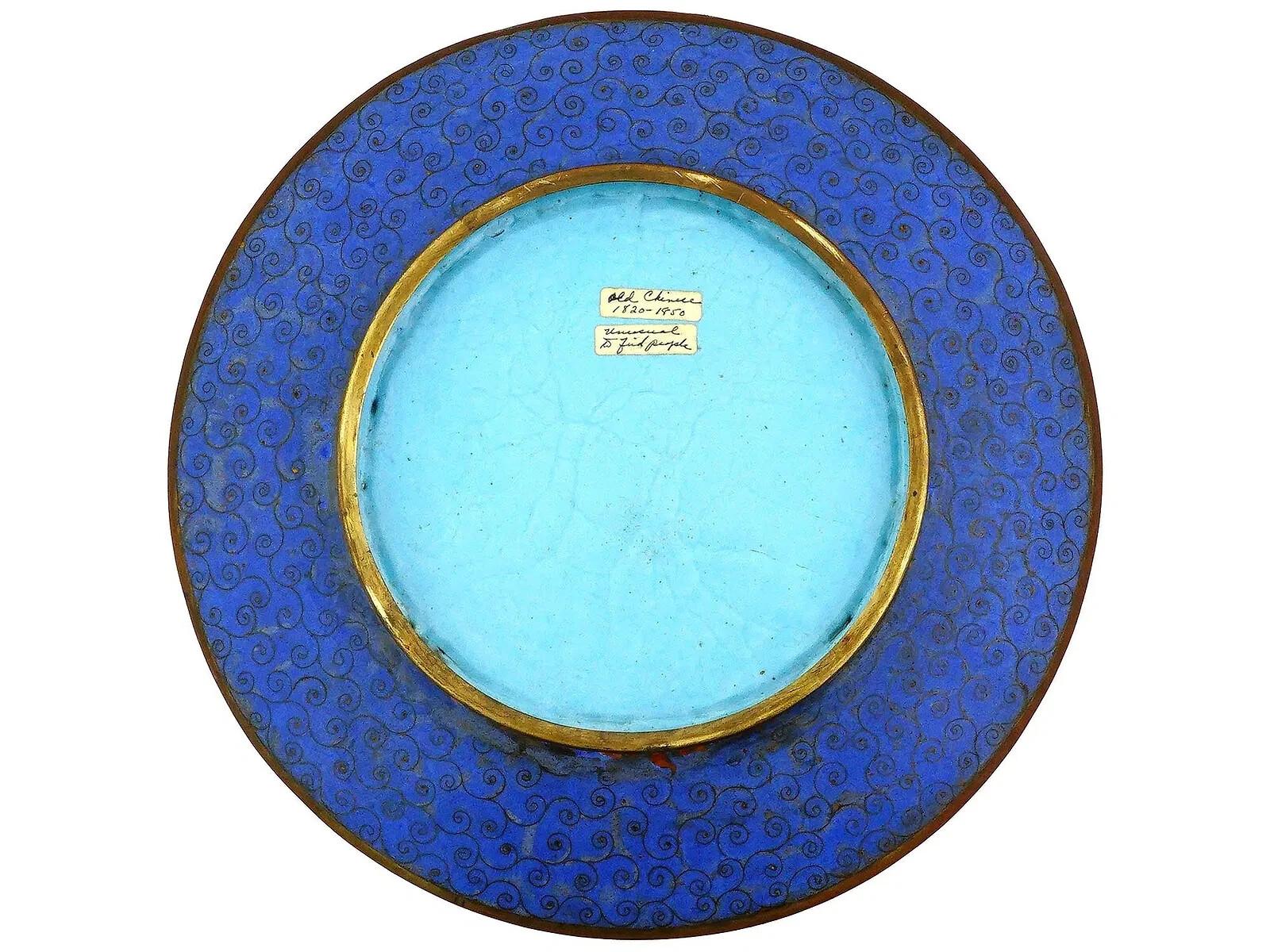 Cloisonné Ancienne assiette japonaise Meiji en émail cloisonné rose et violet avec enfants en vente