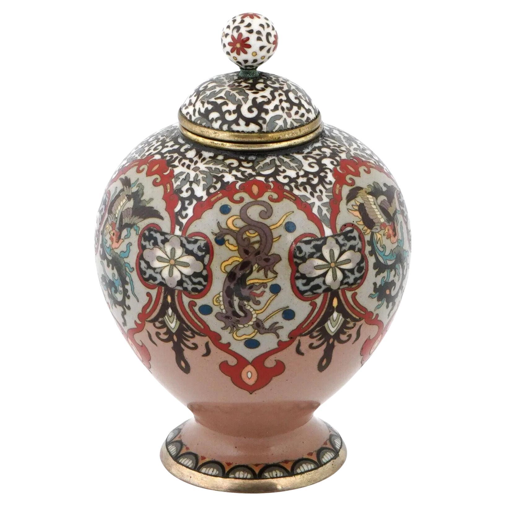 Antiguo Tarro Japonés Meiji de Esmalte Cloisonné Rosa con Dragones y Pájaros Fénix