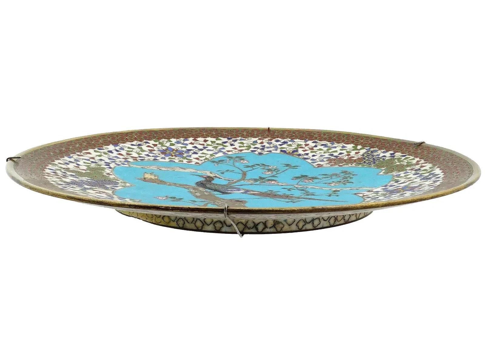 Giapponese Antico piatto giapponese Meiji in smalto cloisonne raffigurante un fagiano su un albero in vendita