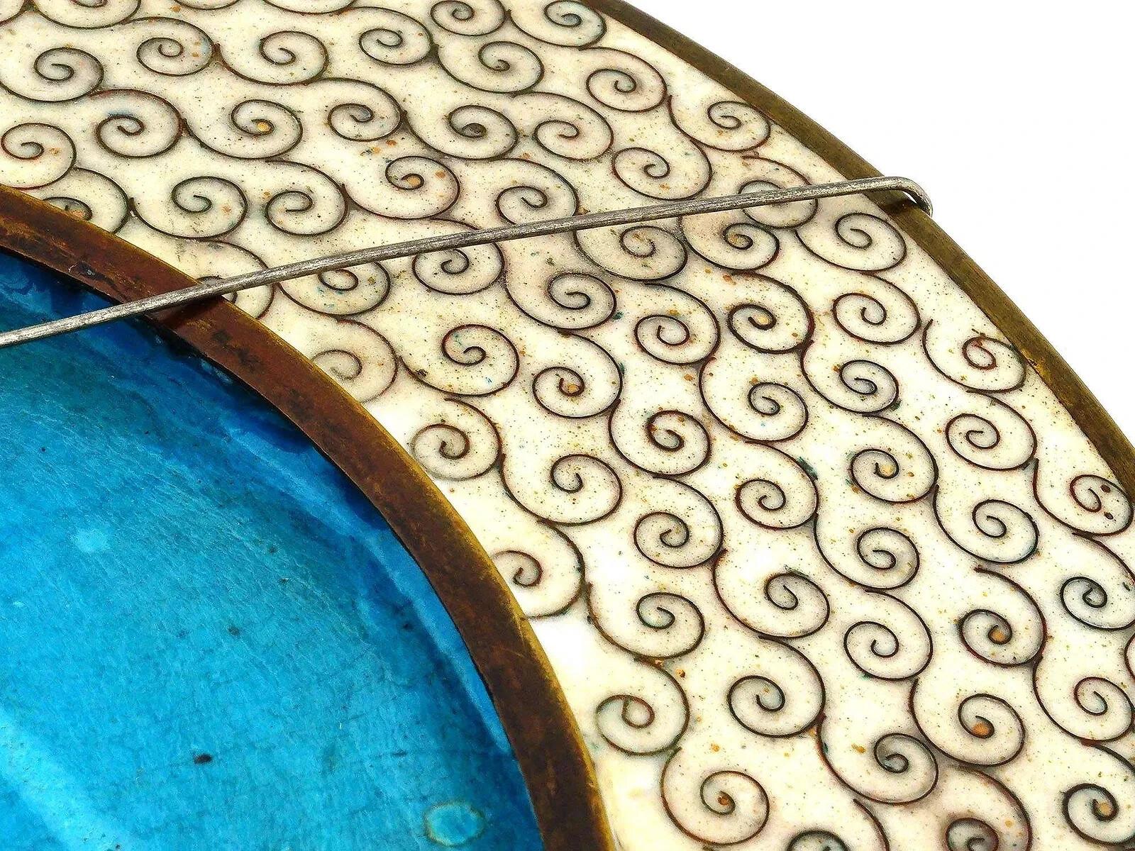 Antico piatto giapponese Meiji in smalto cloisonne raffigurante un fagiano su un albero In condizioni buone in vendita a Queens, NY