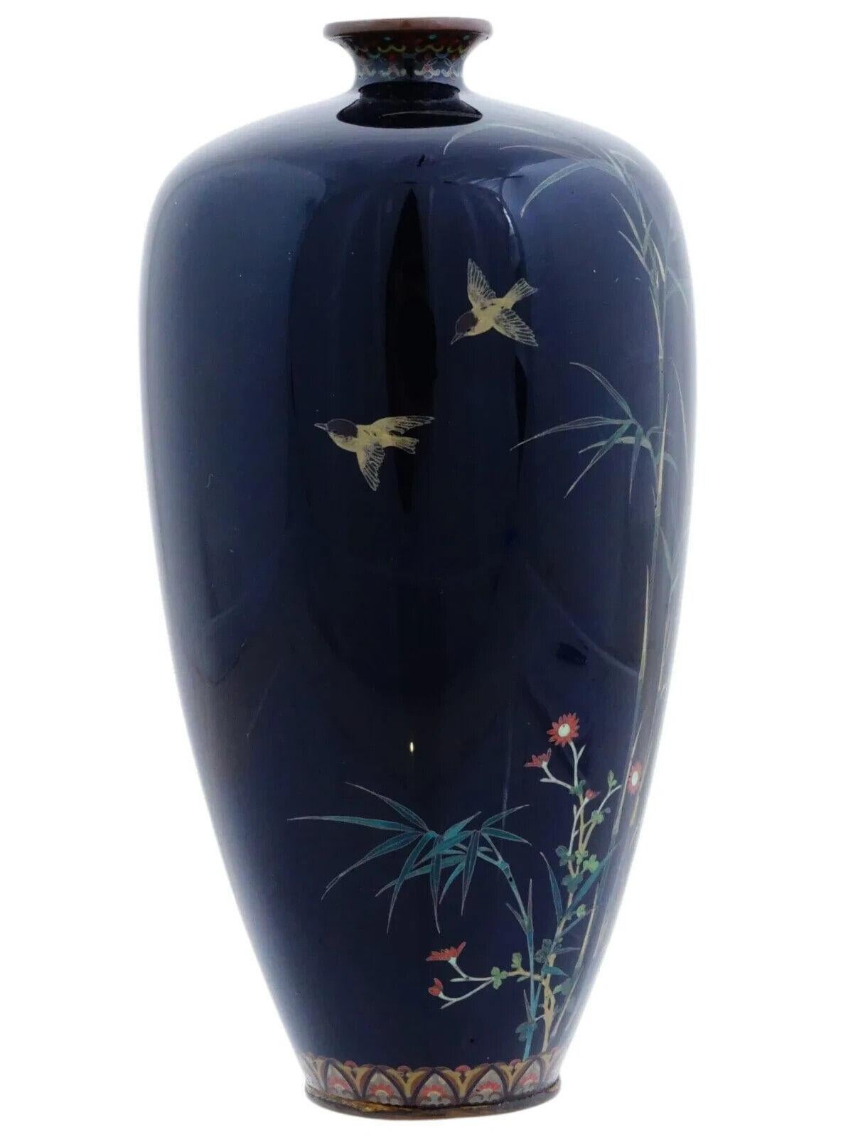 Antiguo Jarrón Japonés Meiji de Esmalte Cloisonné Bambú y Pájaro Dorado Escuela Hayashi en Bueno estado para la venta en New York, NY