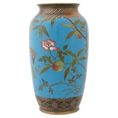 Ancien vase japonais cloisonné Meiji à fleurs géométriques et à fruits attribué à GOTO