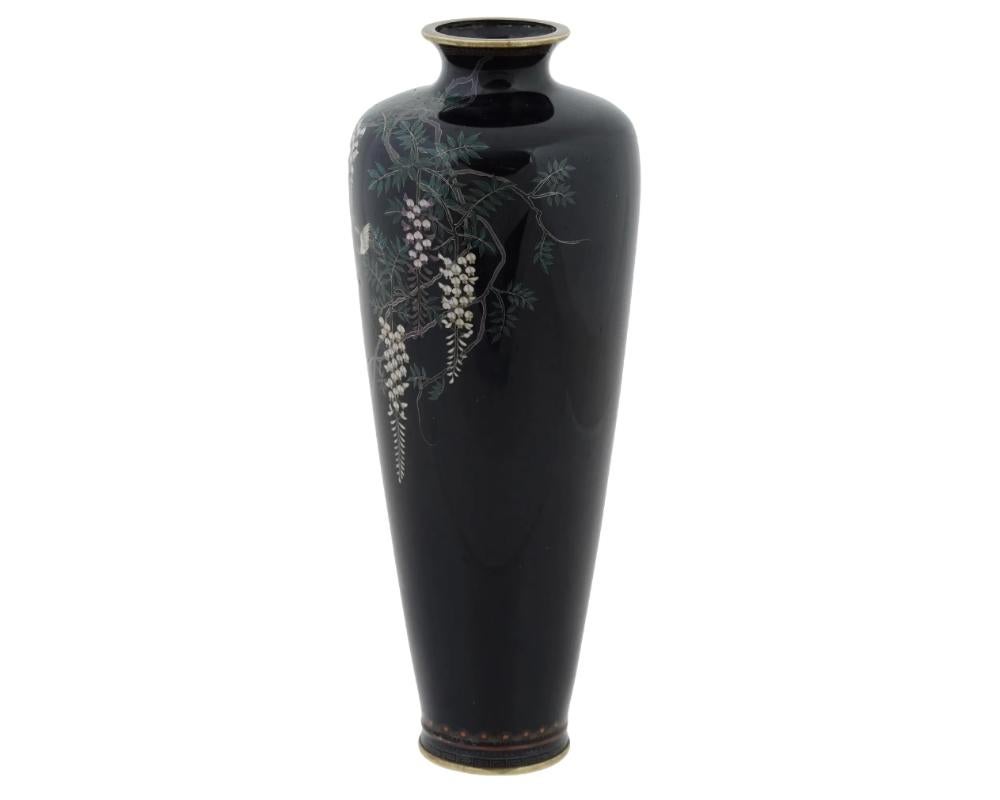 Cloisonné Antico vaso Meiji giapponese in cloisonne dell'età dell'oro con glicine e uccelli, attribuito al in vendita