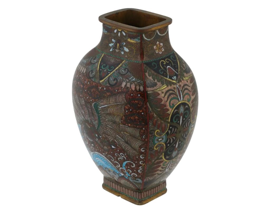 Japonais Vase dragon japonais ancien en émail cloisonné et pierre d'or de style Meiji attribué à Hond en vente