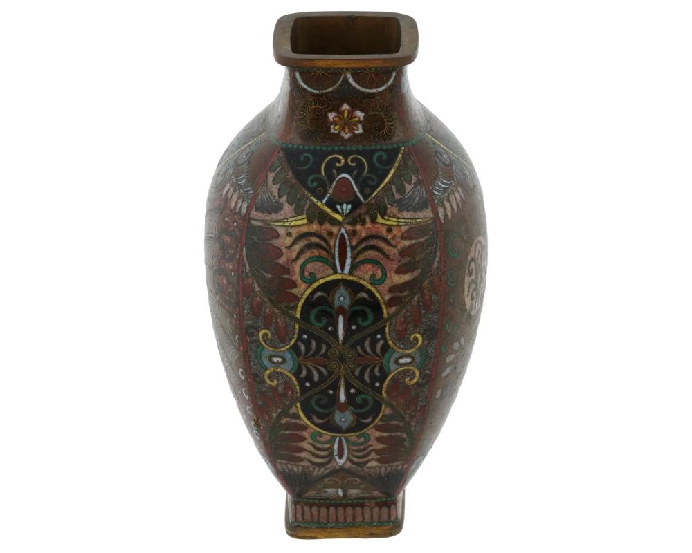 Cloisonné Vase dragon japonais ancien en émail cloisonné et pierre d'or de style Meiji attribué à Hond en vente