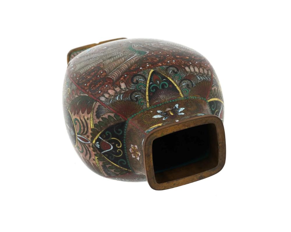 Cuivre Vase dragon japonais ancien en émail cloisonné et pierre d'or de style Meiji attribué à Hond en vente