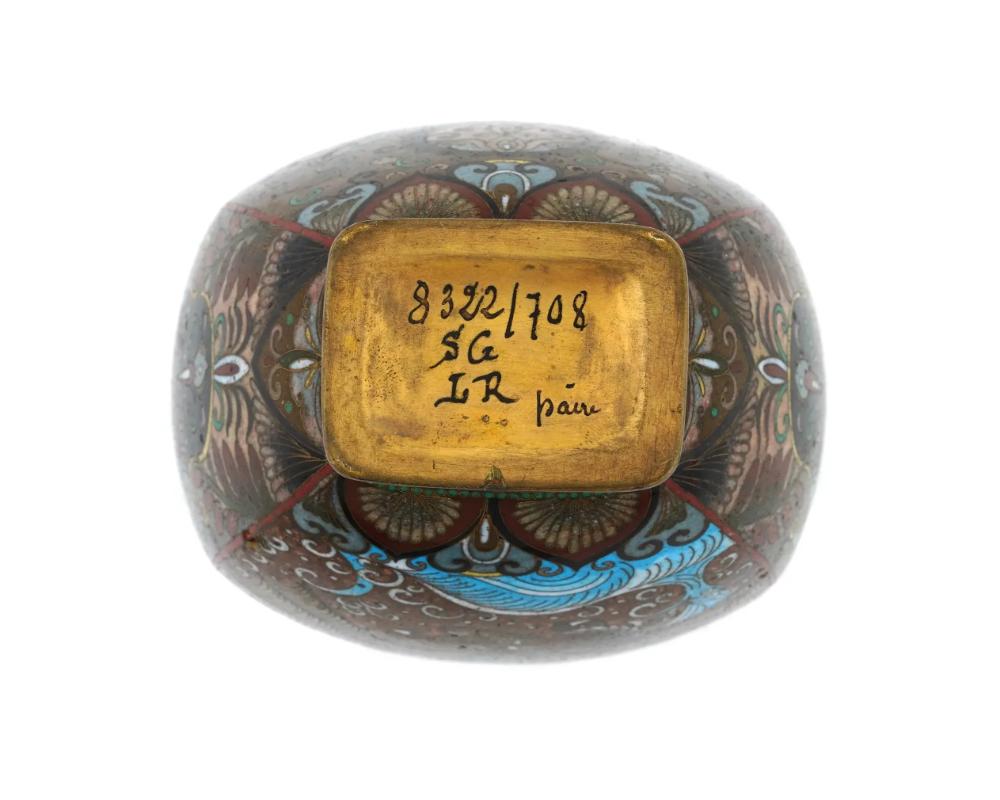 Vase dragon japonais ancien en émail cloisonné et pierre d'or de style Meiji attribué à Hond en vente 2