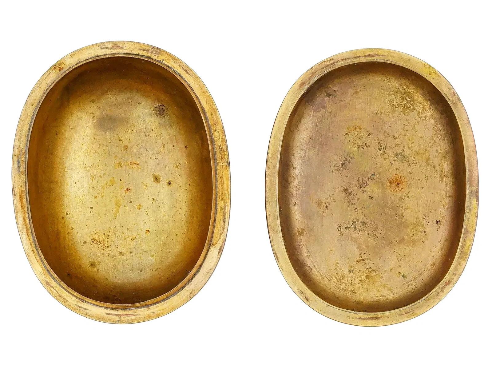 XIX secolo Antico Cloisonne giapponese Meiji, smalto rosso, filo d'argento, scatola Kogo in vendita