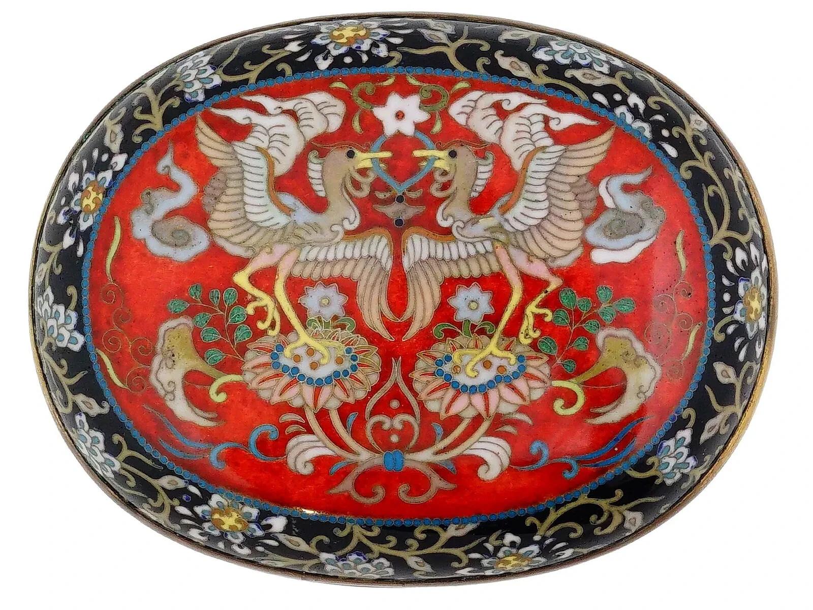 Smalto Antico Cloisonne giapponese Meiji, smalto rosso, filo d'argento, scatola Kogo in vendita