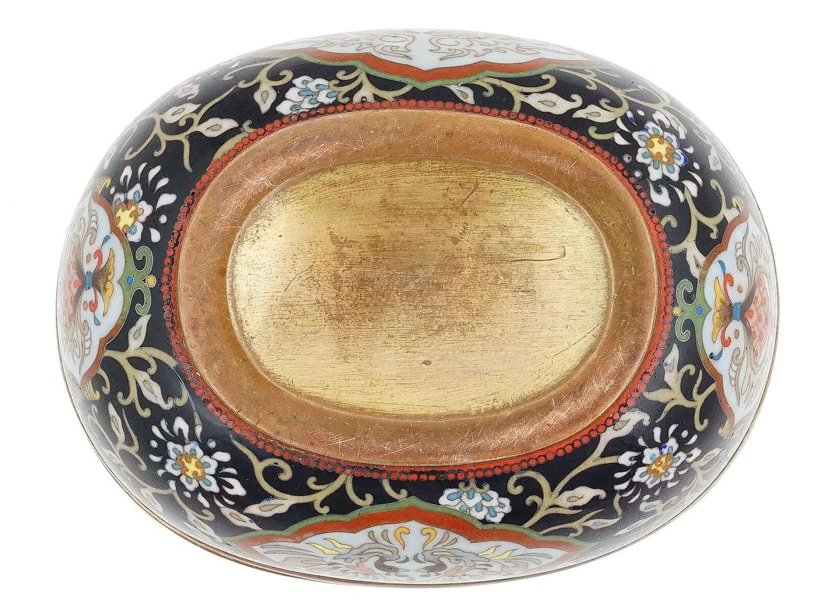 Antico Cloisonne giapponese Meiji, smalto rosso, filo d'argento, scatola Kogo in vendita 1