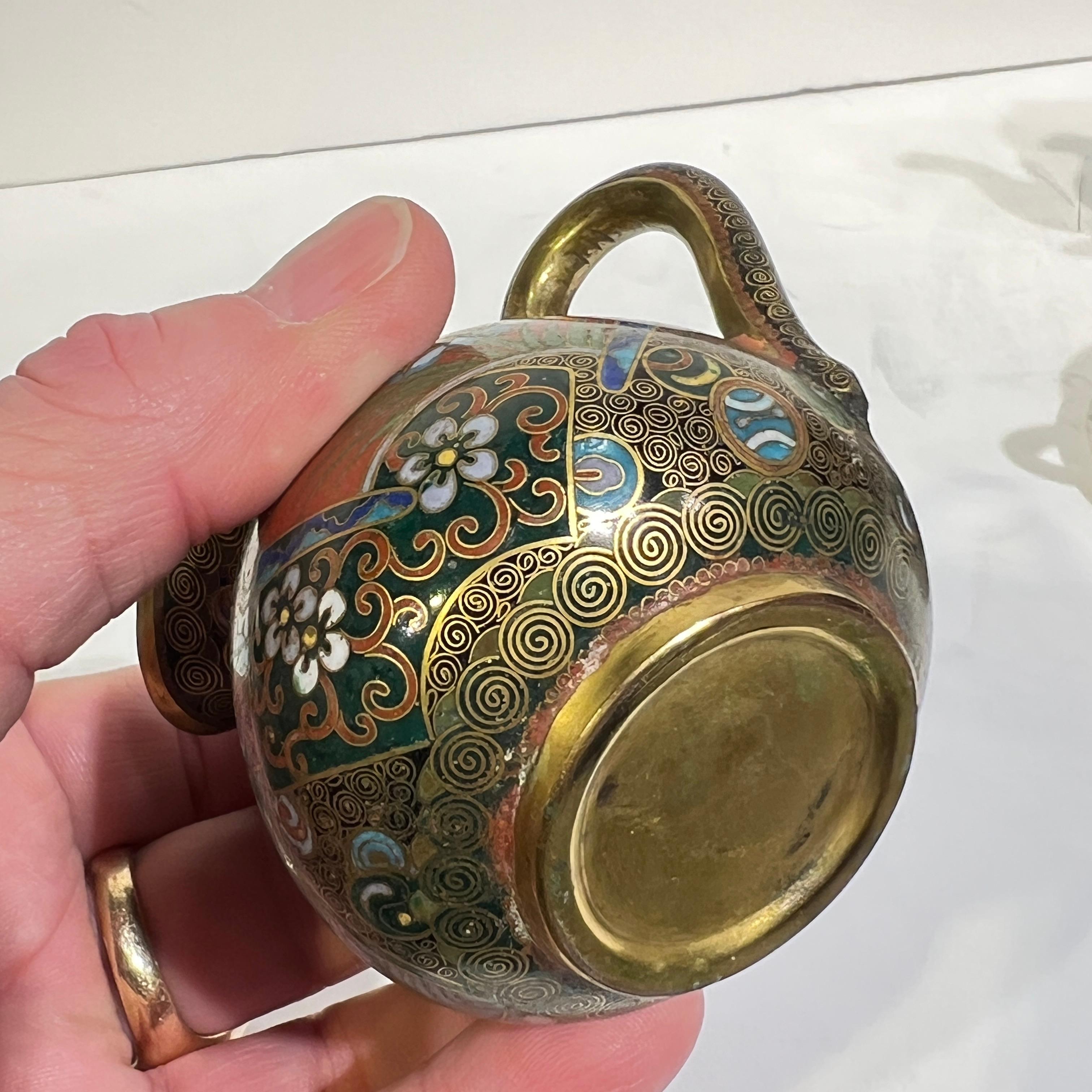 XIX secolo Antique Meiji Japanese Cloisonne Tea Service in vendita