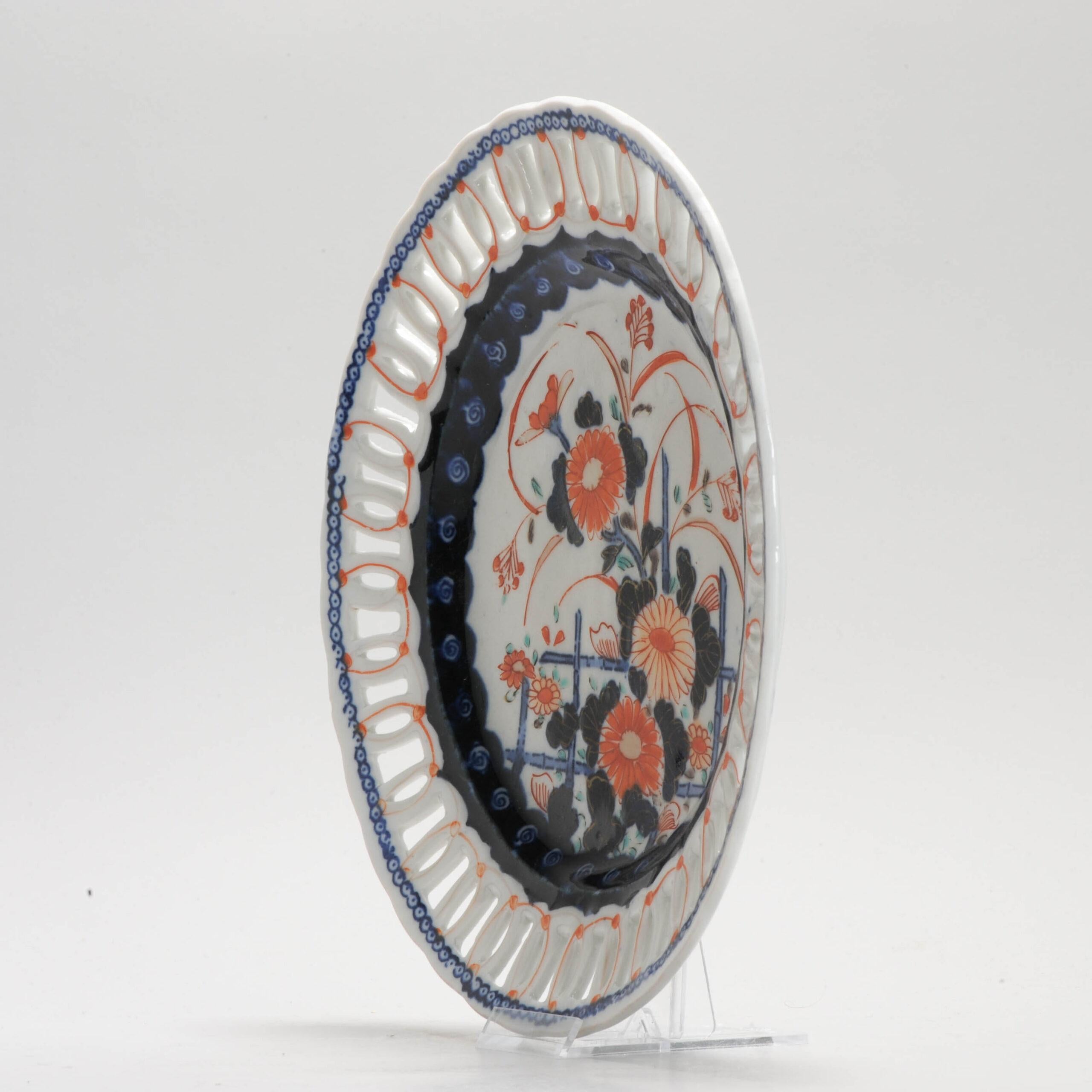 Pezzo raro, con vaso di alta qualità e bordo ajour.

Informazioni aggiuntive:
Materiale: Porcellana e ceramica
Tipo di decorazione / Colore: Imari
Stile giapponese: Imari
Regione di origine: Giappone
Periodo: xIX secolo
Periodo della dinastia