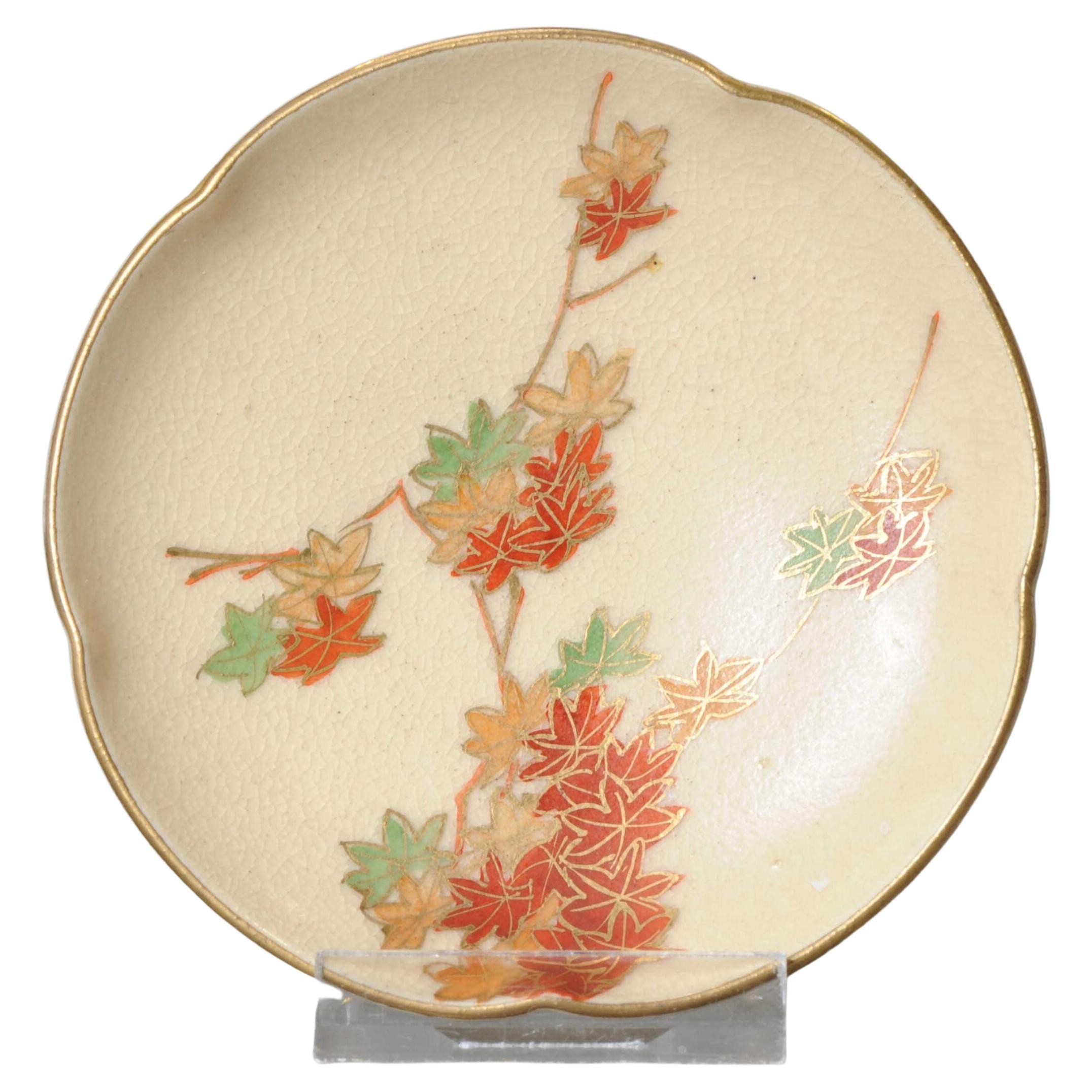 Ancienne assiette japonaise Meiji Satsuma japonaise marquée Fleurs du Japon, 19e siècle en vente