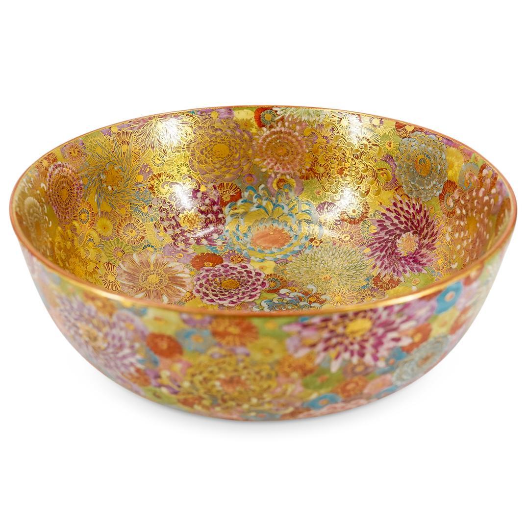 Un'eccezionale e raffinata ciotola antica in ceramica Satsuma Millefleur del periodo Meiji (1868-1912), realizzata da Hakusan, circa 1890.
Questa straordinaria ciotola di Satsuma è finemente dipinta e dorata a mano con un motivo Millefleur (mille