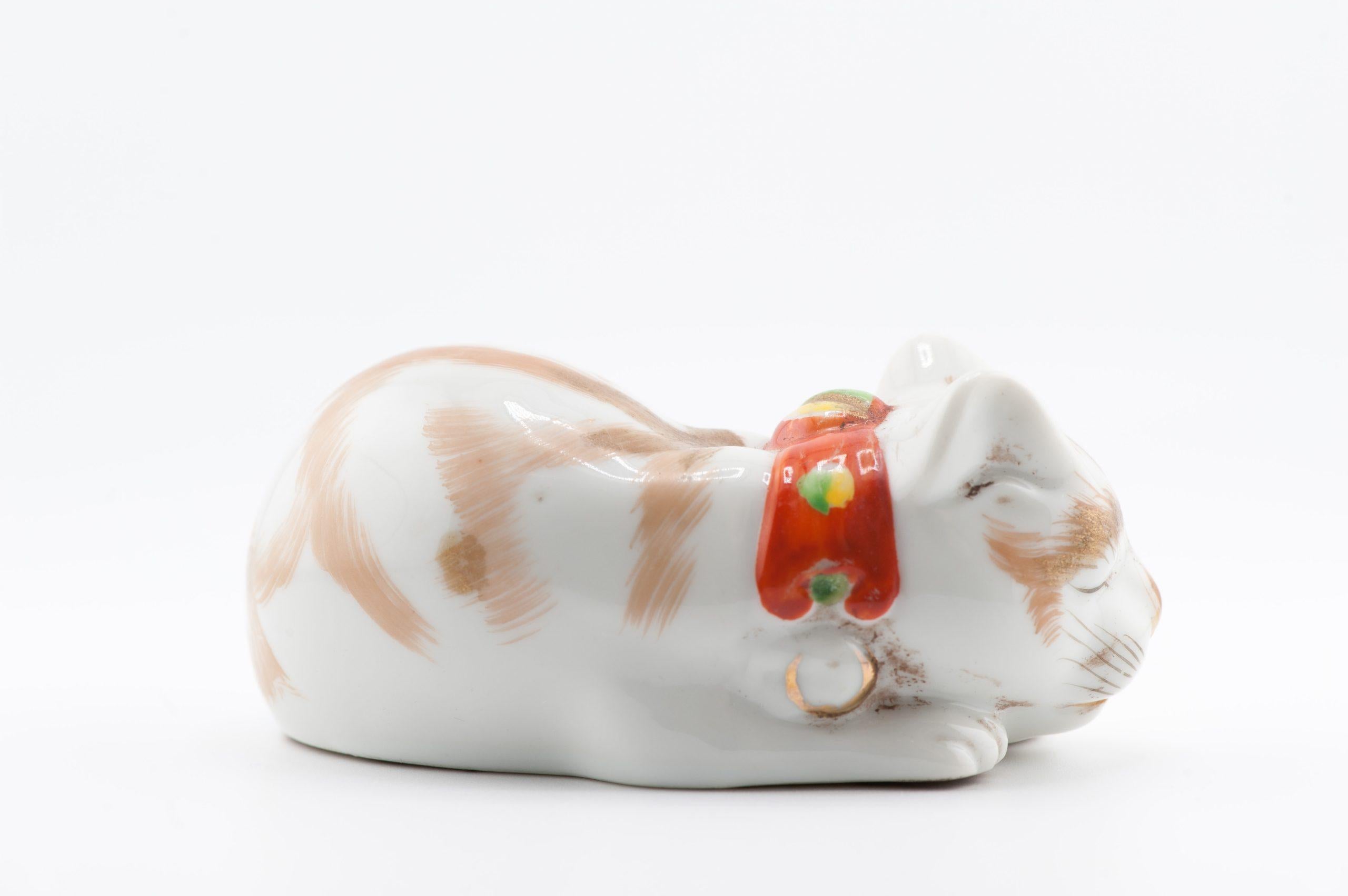 Modèle ancien de Meiji Kutani représentant un chat couché endormi, 19e siècle en vente 5