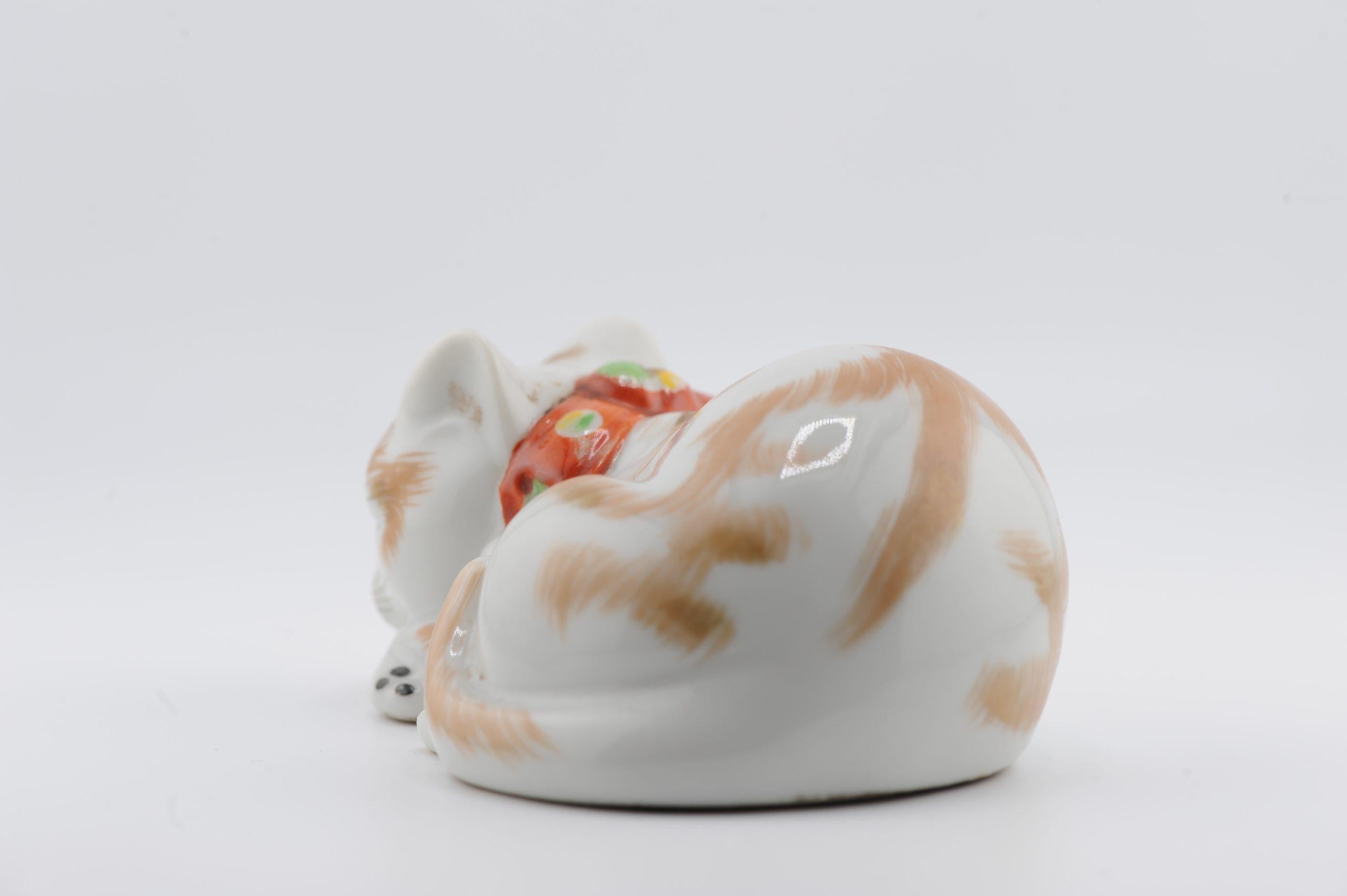 Modèle ancien de Meiji Kutani représentant un chat couché endormi, 19e siècle en vente 7