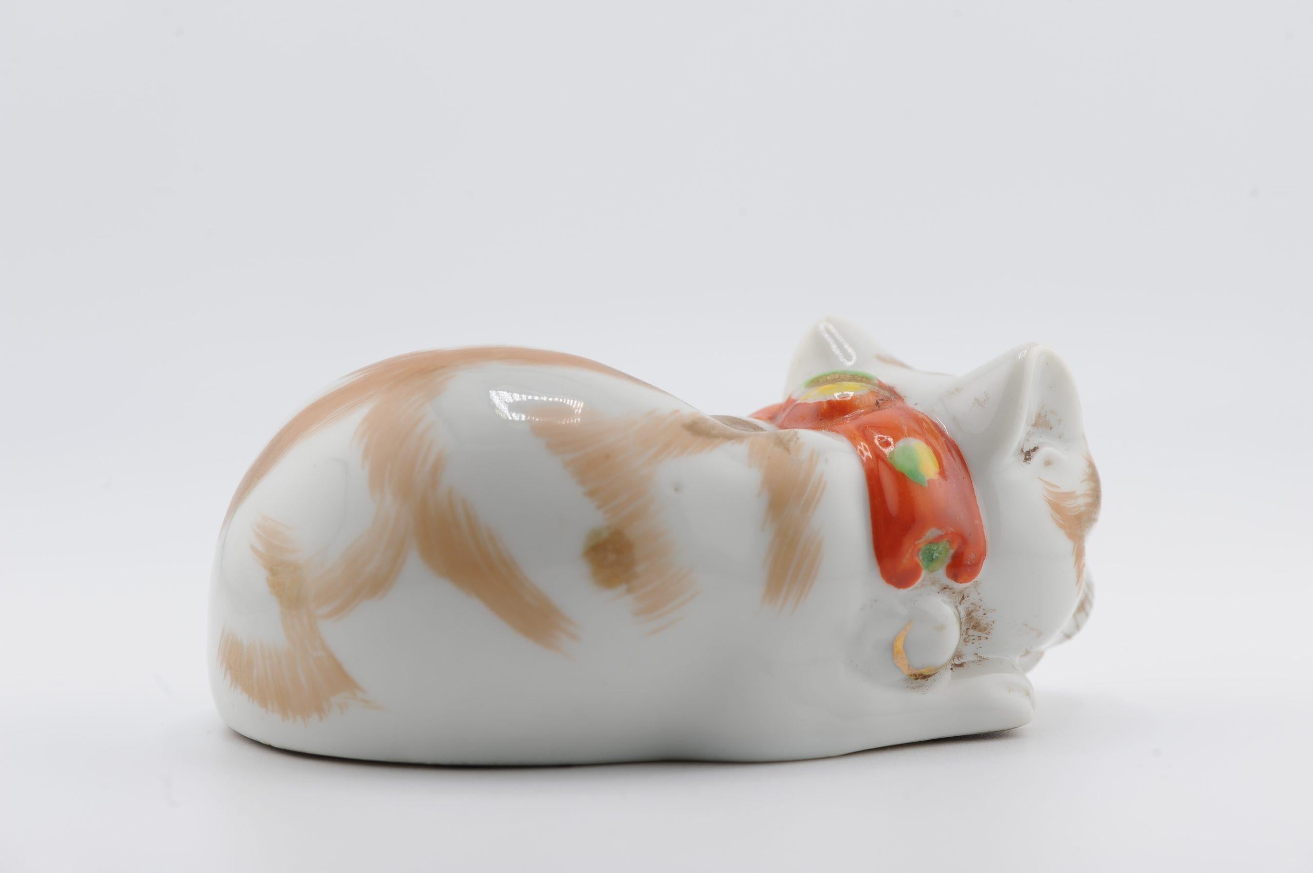 Modèle ancien de Meiji Kutani représentant un chat couché endormi, 19e siècle en vente 8