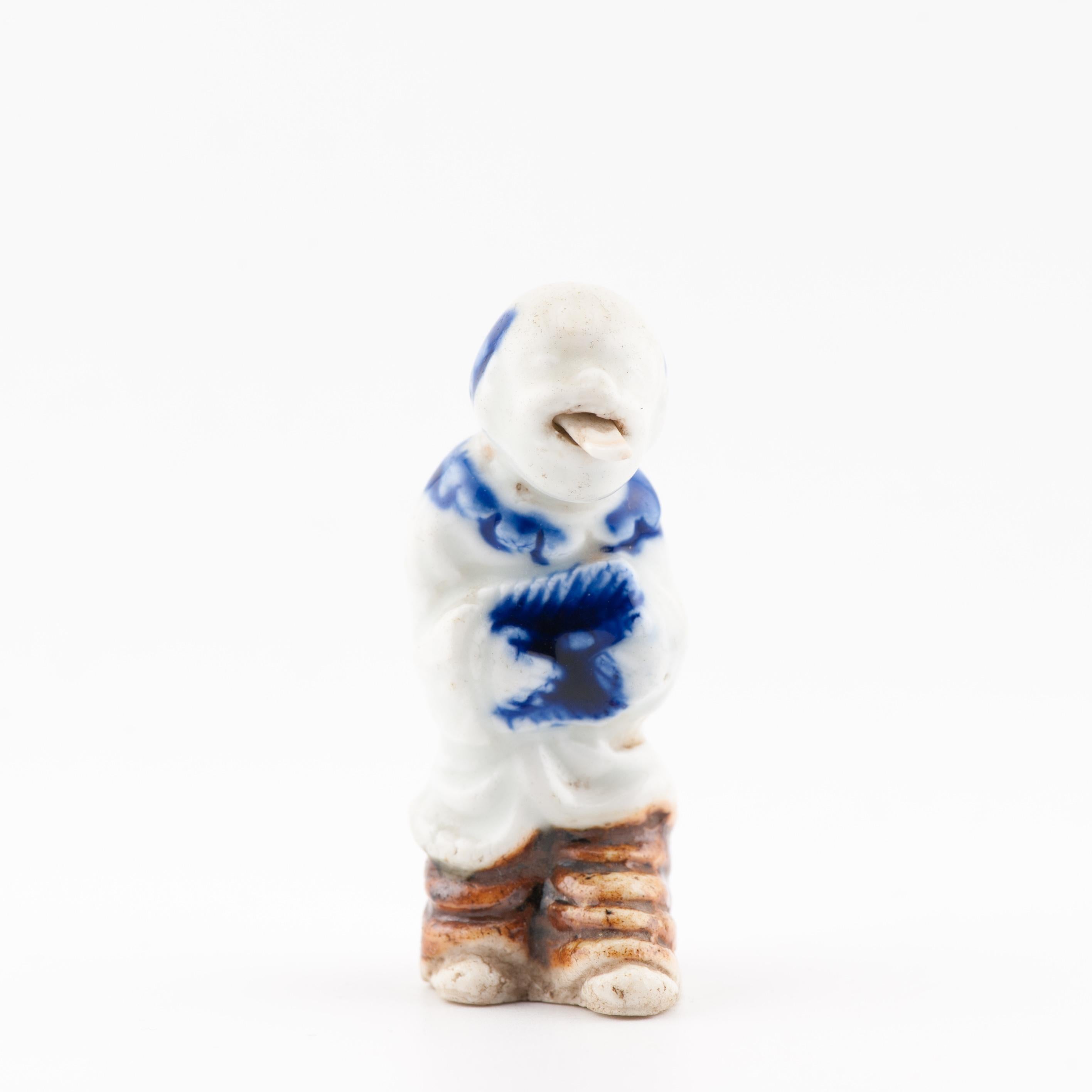 Ancien singe dansant japonais Hirado Netsuke Sanbosa de la période Meiji du 19e siècle en vente 4