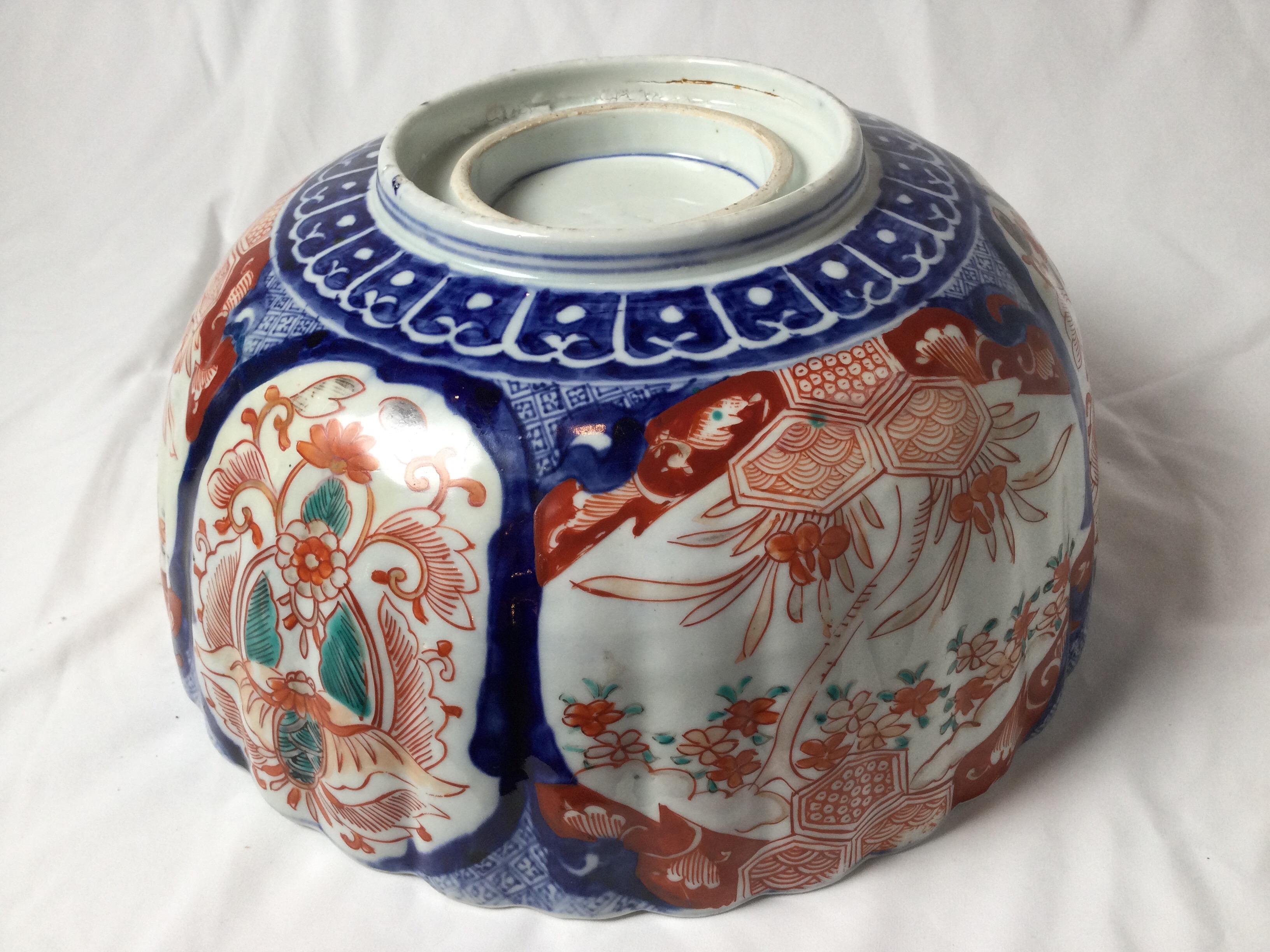 Antique Meiji Period Imari Porcelain Bowl In Good Condition In Lambertville, NJ