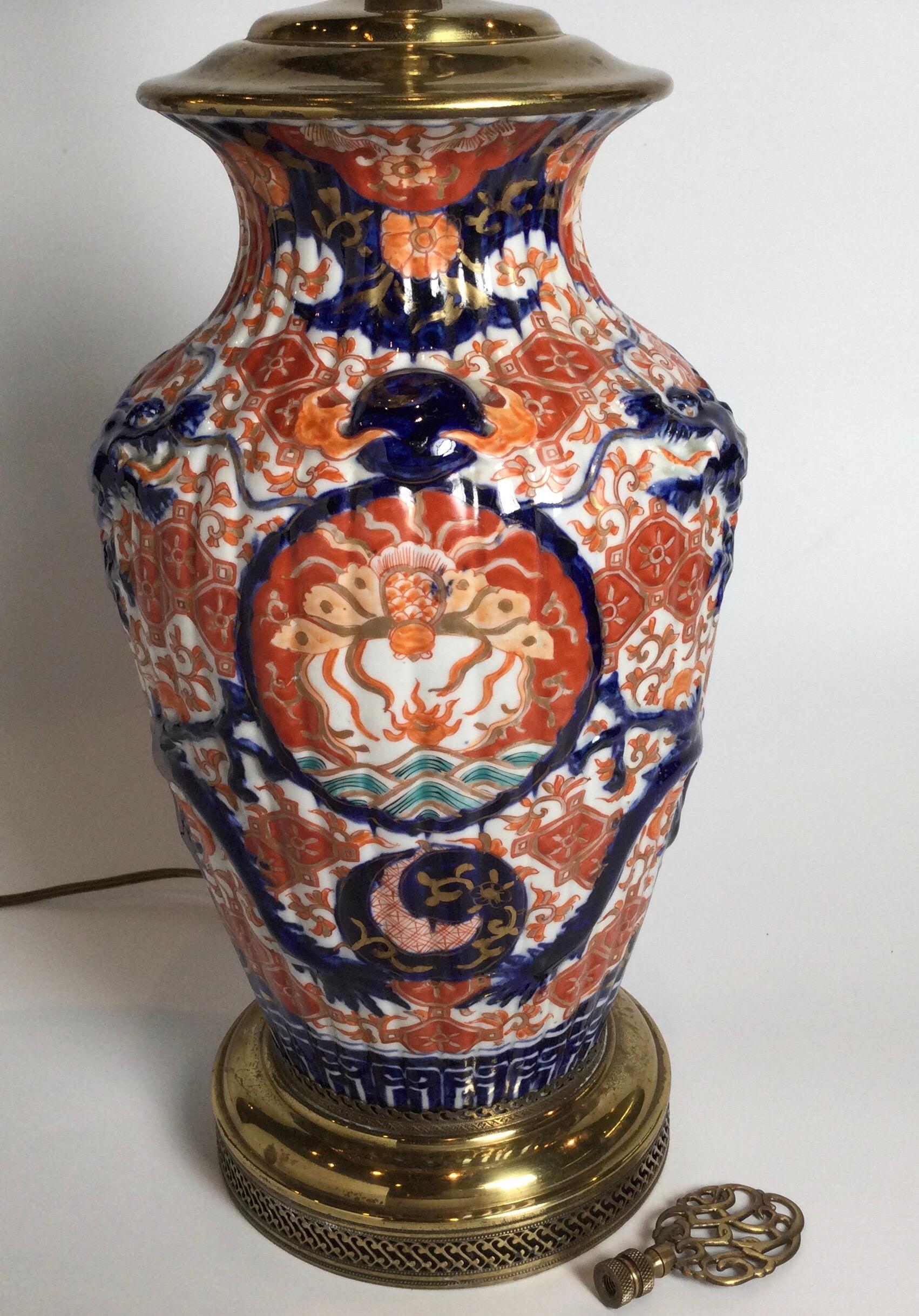 Japonais Ancienne lampe en porcelaine Imari de la période Meiji en vente