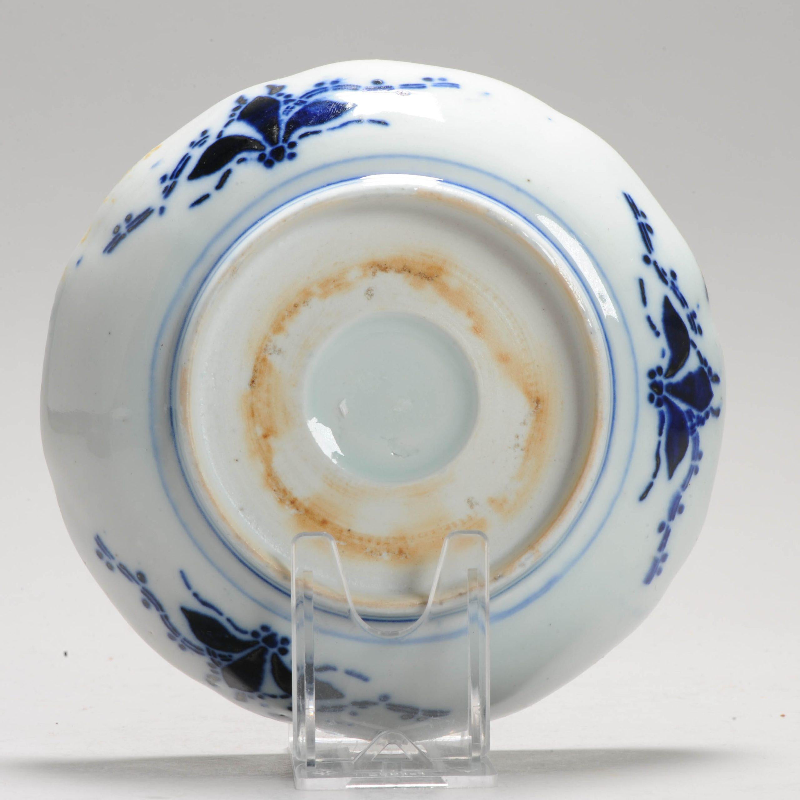 Porcelain Antique Meiji Period Japanese Imari Plate with Flowers, Late 19th Century For Sale