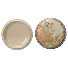 Antica scatola Satsuma giapponese del periodo Meiji con decorazione blu Millefiori Gosu, marcata