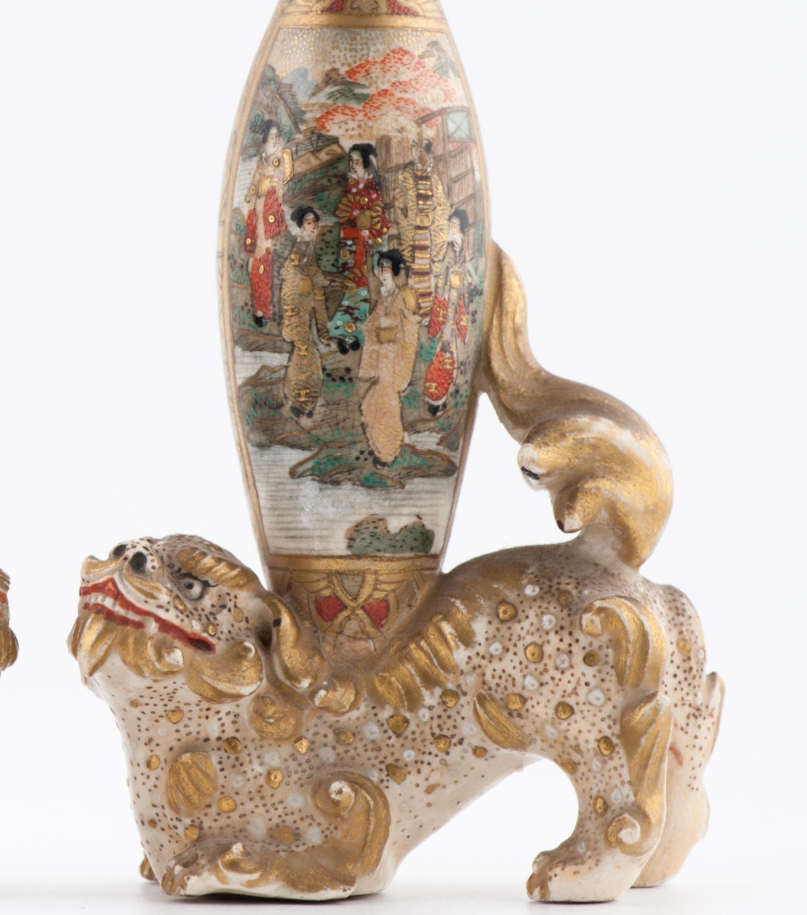 Antique Meiji period Japanese Satsuma Lion with Vases mark Japan 19c In Good Condition In Amsterdam, Noord Holland