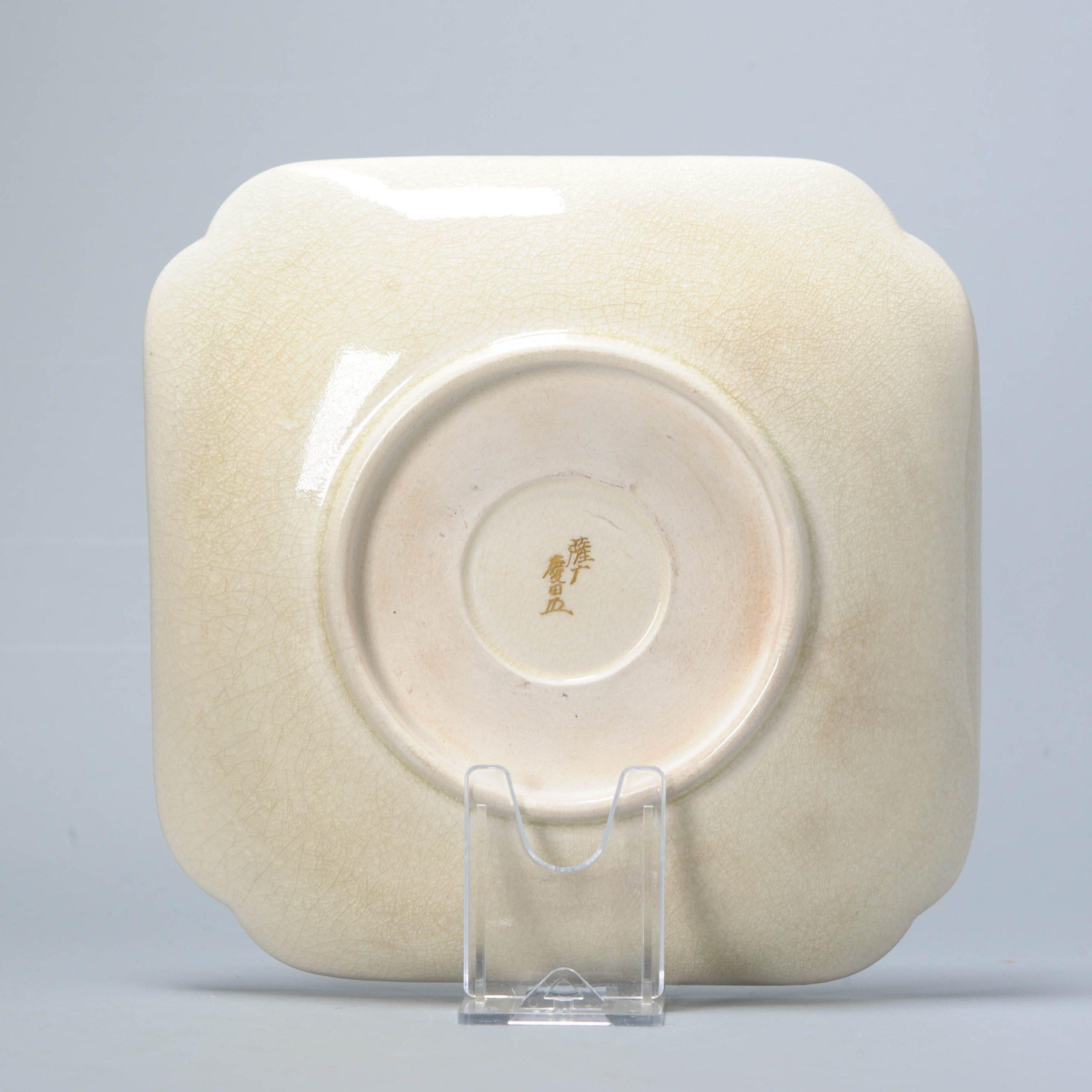 Antique Meiji Period Japanese Satsuma Samurai Katana Dish Marked en Bueno estado para la venta en Amsterdam, Noord Holland