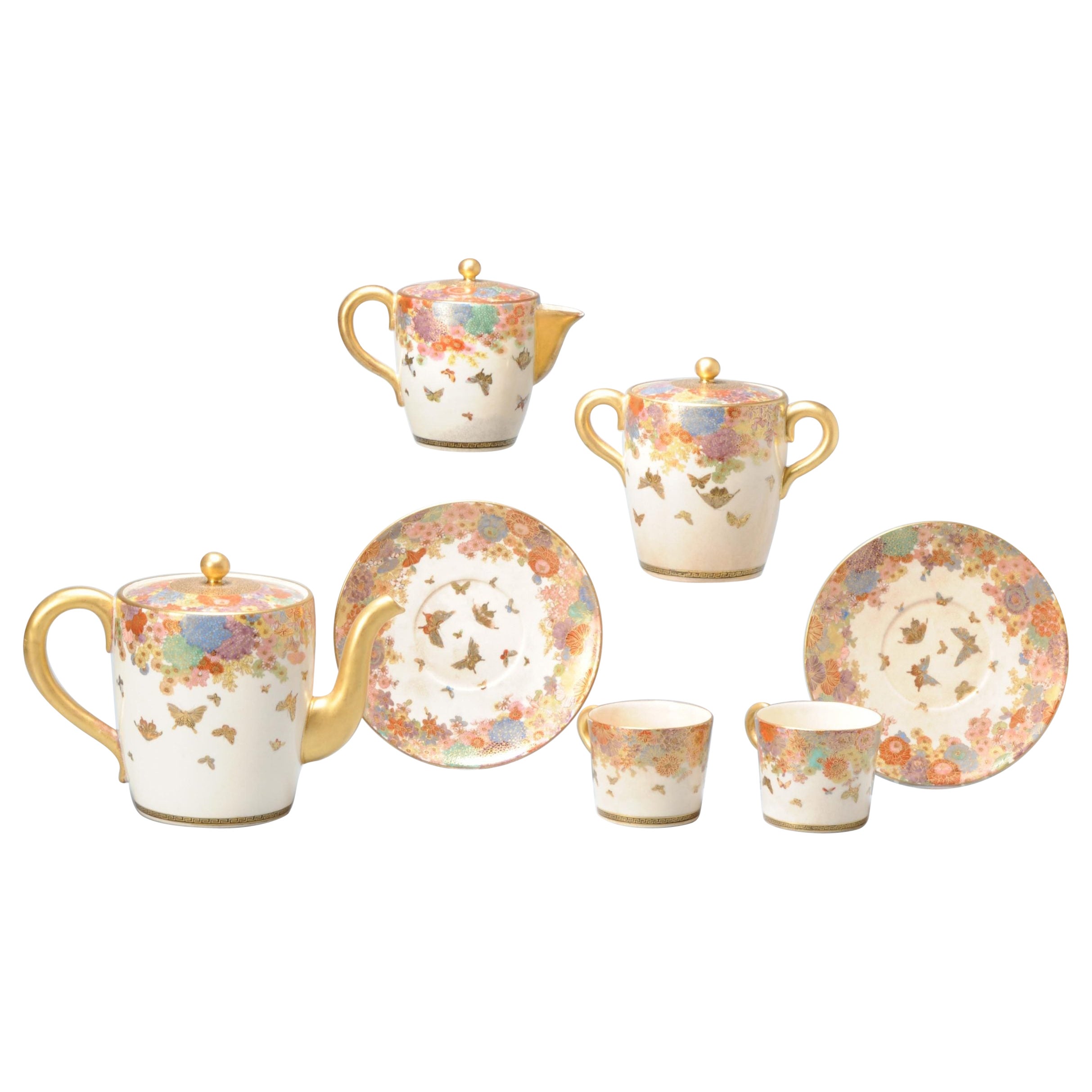 Antikes japanisches Satsuma Tête-à-Tête-Teeset mit Schmetterlingen aus der Meiji-Zeit