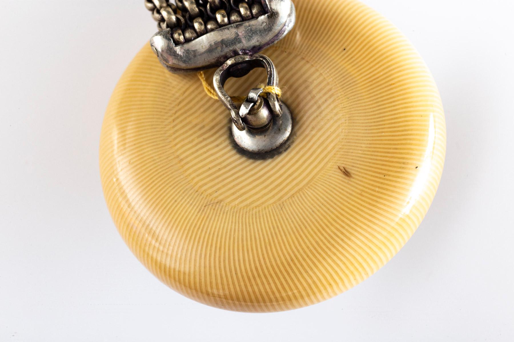 Antike japanische Brieftasche aus der Meiji-Periode (Inro) und Netsuke im Angebot 3