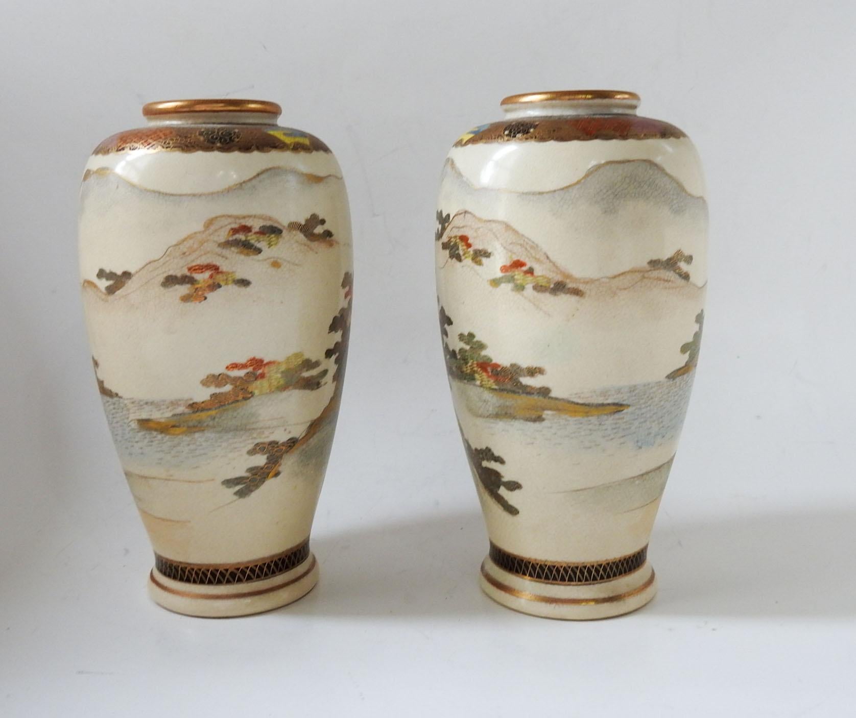 Antike Satsuma-Shimazu-Vasen aus der Meiji-Zeit - ein Paar (Meiji-Periode) im Angebot