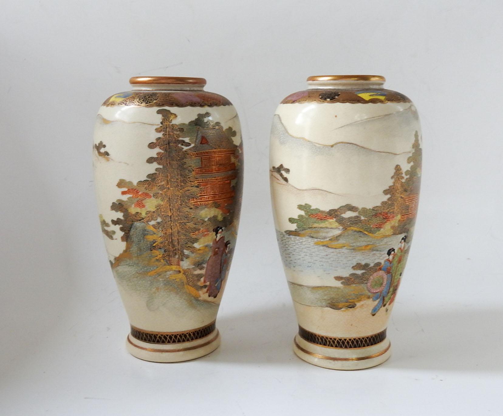 Antike Satsuma-Shimazu-Vasen aus der Meiji-Zeit - ein Paar (Japanisch) im Angebot