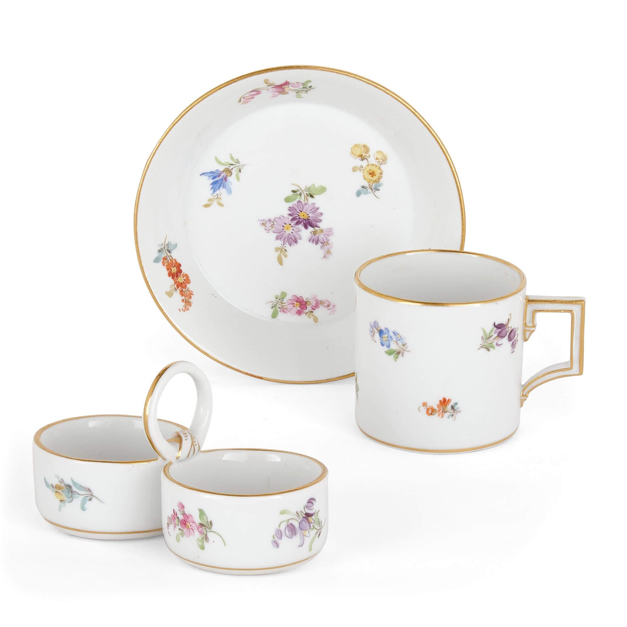 Antico servizio da tavola floreale Meissen 68 pezzi In condizioni buone in vendita a London, GB