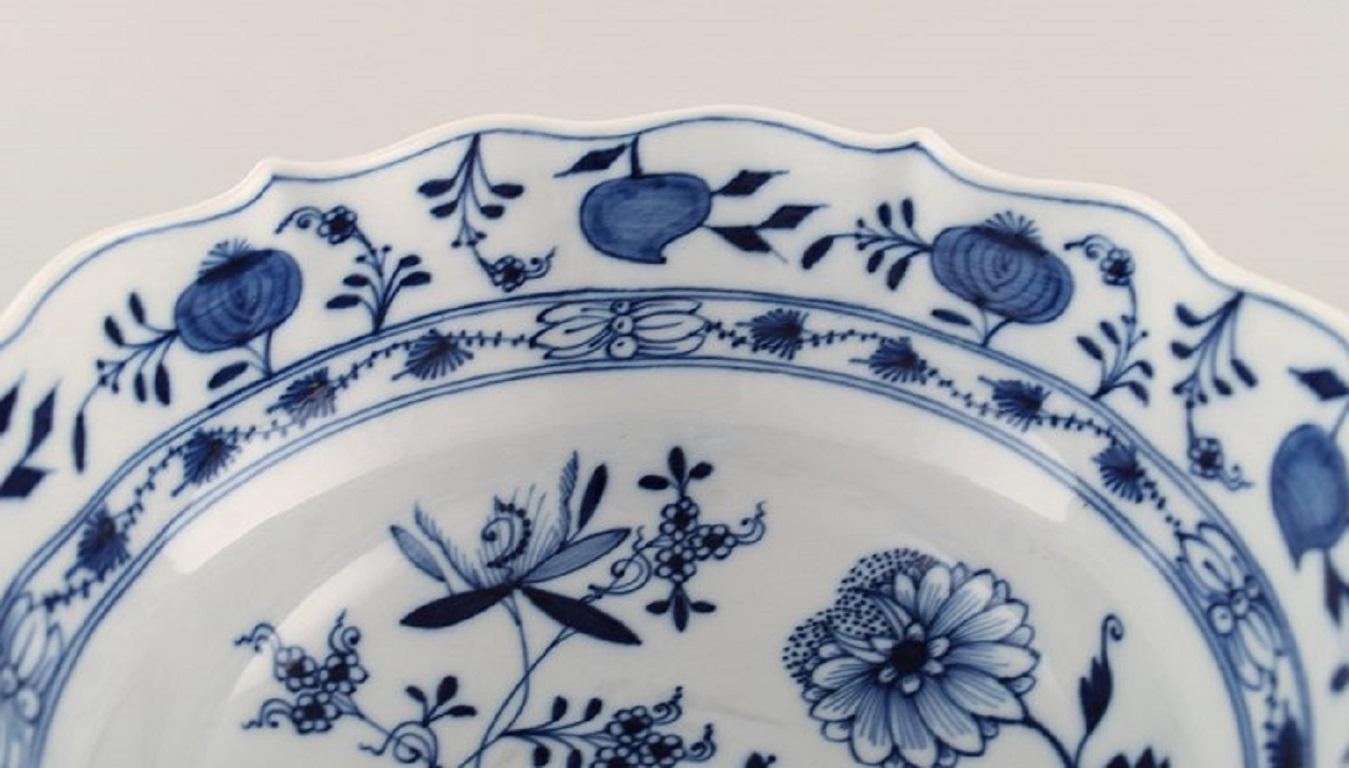 Hand-Painted Antique Meissen Blue Onion bowl in hand-painted porcelain. Approx. 1900.
