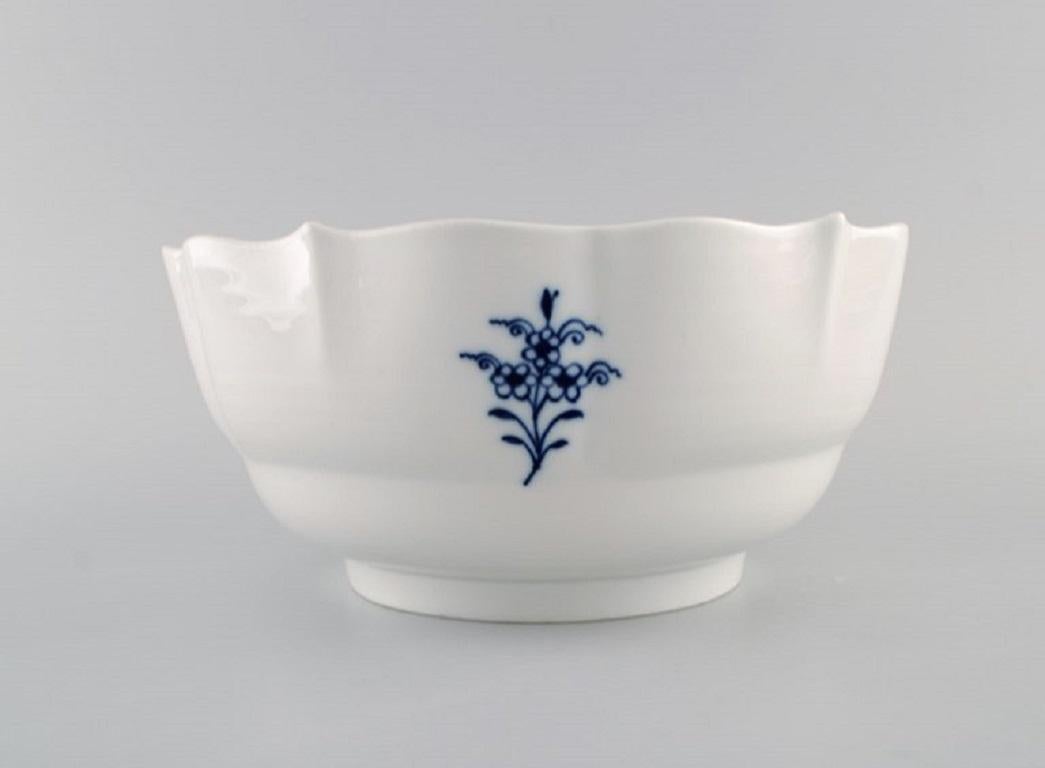 Antique Meissen Blue Onion bowl in hand-painted porcelain. Approx. 1900. In Excellent Condition In Copenhagen, DK