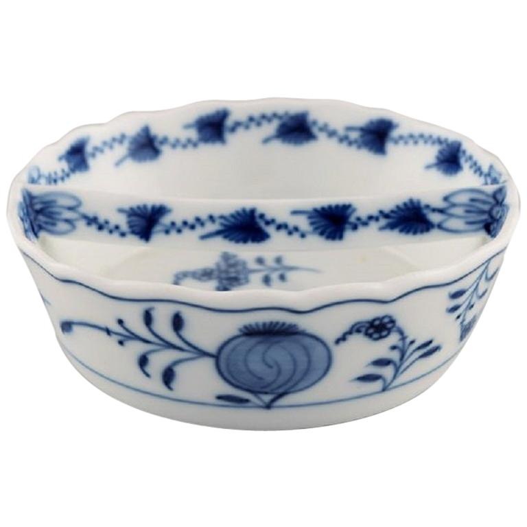 Antike Meissener Schale "Blaue Zwiebel" aus handbemaltem Porzellan:: Anfang 20 im Angebot