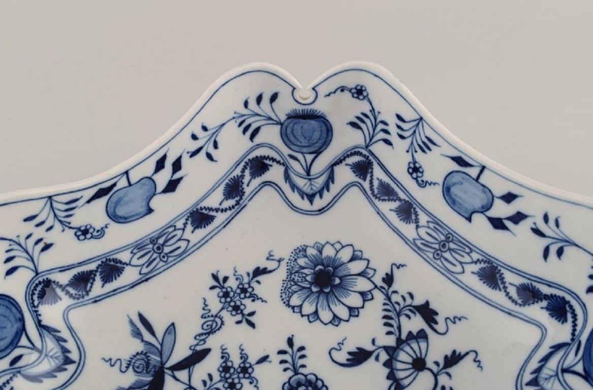 Antique Meissen Blue Onion Bowl in Hand-Painted Porcelain, Late 19th Century In Excellent Condition In Copenhagen, DK