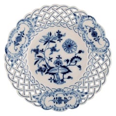 Antique plateau à gâteaux "Blue Onion" de Meissen en porcelaine peinte à la main